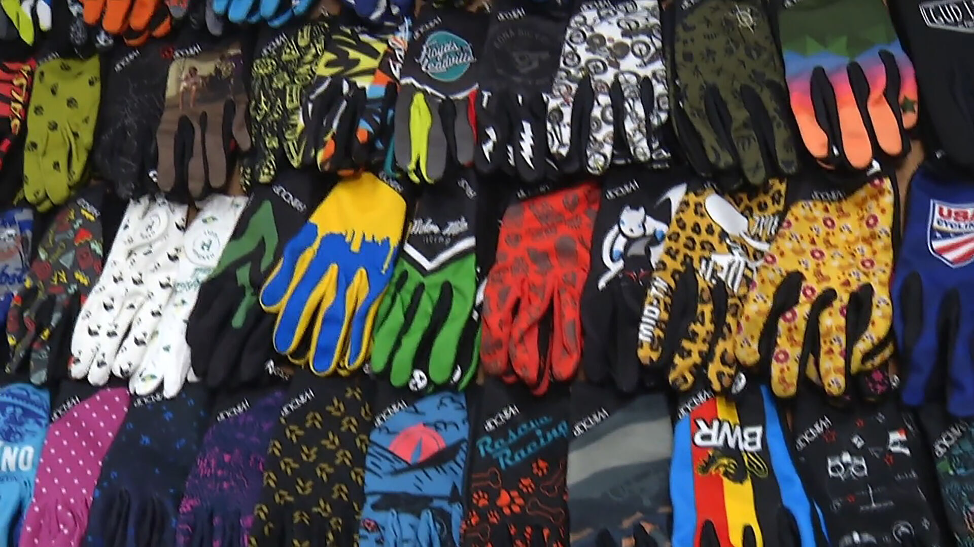 3 IN YOUR TOWN: Handup Gloves, from a Highland Park bedroom to 30,000+ a year worldwide